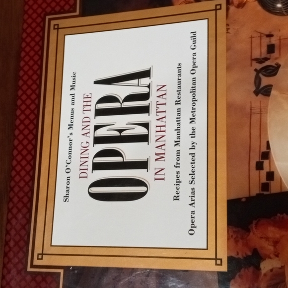 Opera In Manhattan set - Picture 2 of 7